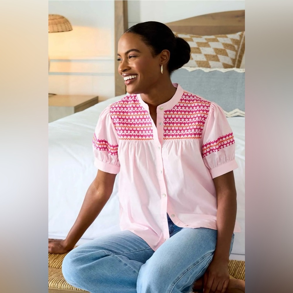 NWT AVARA Top button down shirt blouse Small